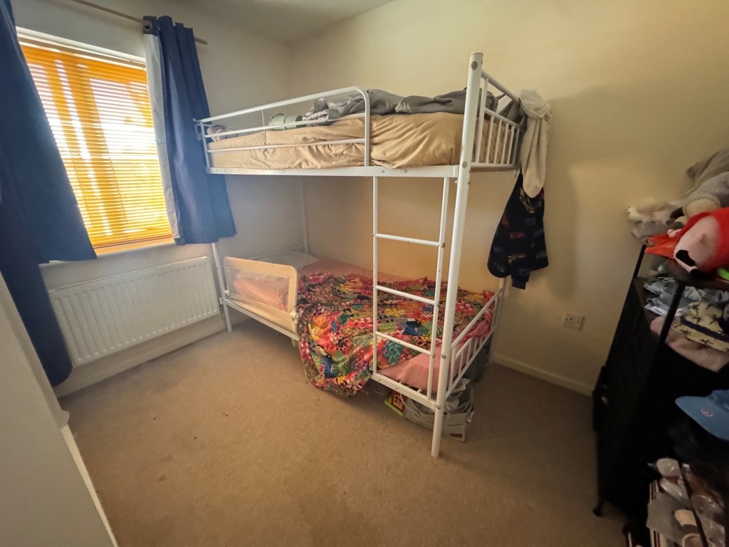 Lot: 216 - FREEHOLD THREE-BEDROOM SEMI-DETACHED HOUSE - A RESIDENTIAL INVESTMENT - Bedroom 2